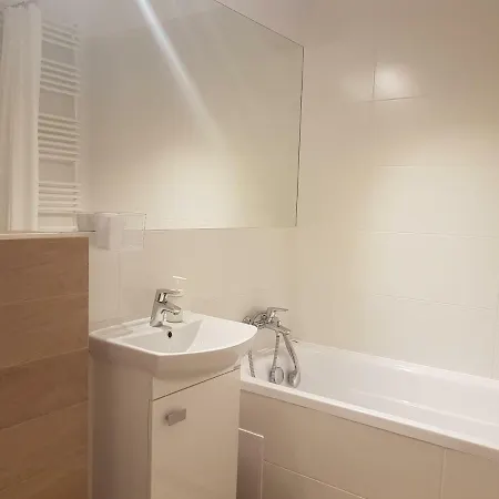 Lägenhet Hennela Apartament Parking Gratis
